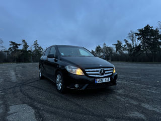 Mercedes B-Class foto 2