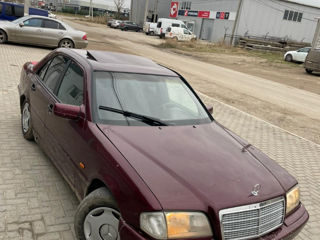 Mercedes C-Class foto 2