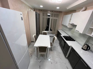 Apartament cu 2 camere, 70 m², Centru, Chișinău foto 5