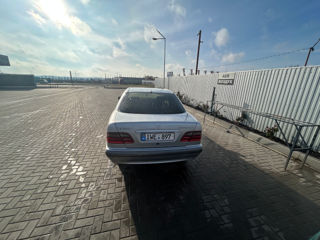 Mercedes E-Class foto 3