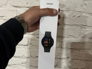 Продам новые-запечатаные Samsung Galaxy Watch FE