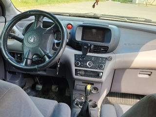 Nissan Almera Tino foto 4