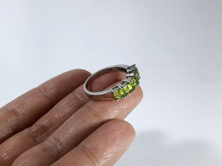 Серебряное кольцо 925 пробы с драгоценным каменем Хризолит (Перидот). Размер 18 foto 13
