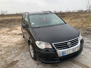 Volkswagen Touran foto 2