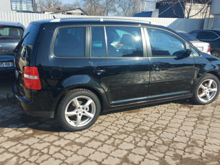 Volkswagen Touran foto 4