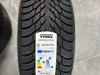 275/35 R20