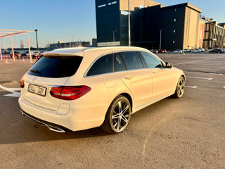 Mercedes C-Class Wagon foto 2