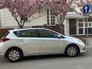 Toyota Auris foto 1