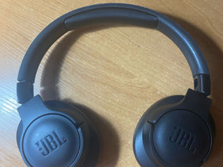 Căștile JBL Tune 710BT