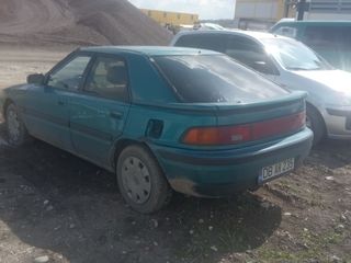 Mazda 323 foto 3