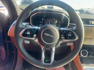 Jaguar F-PACE foto 12