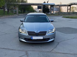 Skoda Superb foto 1