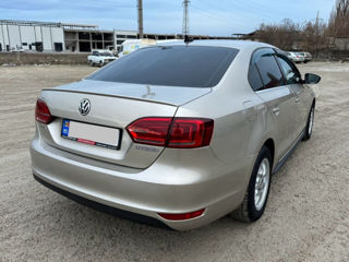 Volkswagen Jetta foto 2