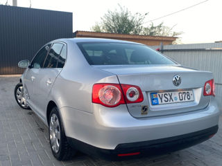 Volkswagen Jetta foto 3