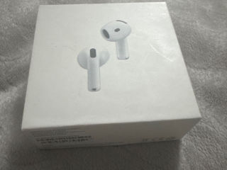 Air pods 4.