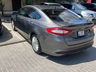 Ford Fusion foto 2