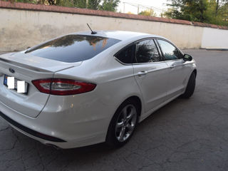 Ford Fusion foto 5