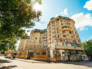 Apartament cu 3 camere, 200 m², Centru, Chișinău foto 1