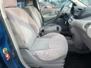 Nissan Almera Tino foto 14