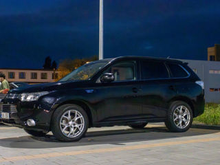 Mitsubishi Outlander foto 2