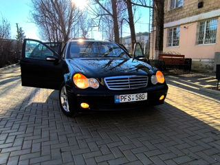 Mercedes C-Class foto 1