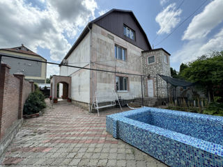 În vînzare casă în 3 nivele, amplasată pe strada Doina și Ion Aldea-Teodorovici, sectorul Buiucani