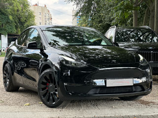 Tesla Model Y foto 1