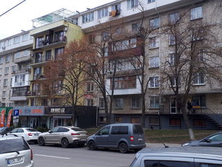 Apartament cu două odăi in centrul municipiului Chișinău, pe strada Puskin. foto 3