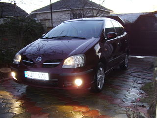 Nissan Almera Tino foto 1