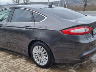 Ford Fusion foto 2