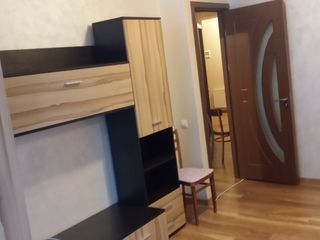 Proprietar Dau în chirie apt.2 odăi casa noua.Urgent foto 3