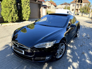 Tesla Model S foto 1