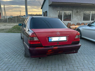 Mercedes C-Class foto 4