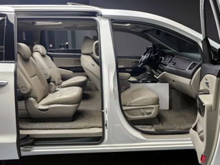 KIA Carnival foto 8