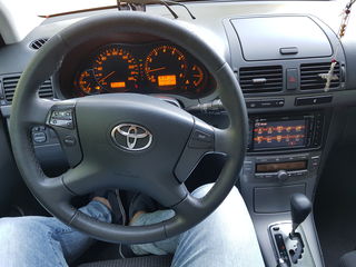 Toyota Avensis foto 8