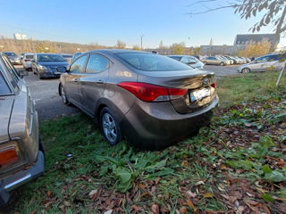 Hyundai Elantra foto 3