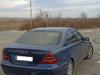 Mercedes C-Class foto 6