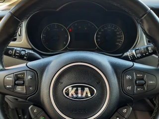 KIA Carens foto 3