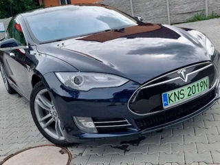 Tesla Model S foto 1