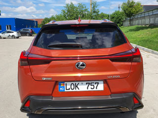 Lexus UX foto 2