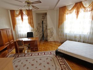 Chirie! Casa,Buiucani, str. Ștefan Neagă, casă în doua nivele + 6 ari, 5 camere, 500 m2! foto 3