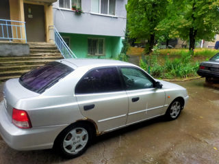 Hyundai Accent foto 3