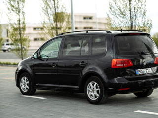 Volkswagen Touran foto 2