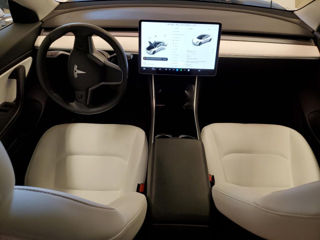 Tesla Model 3 foto 8