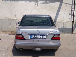 Mercedes Series (W124) foto 4