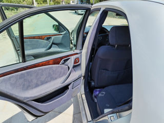 Mercedes E-Class фото 5