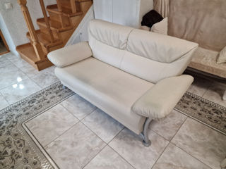 Vând canapea 3+2+1 piele alba/crem 400 eur