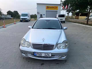 Mercedes C-Class foto 1