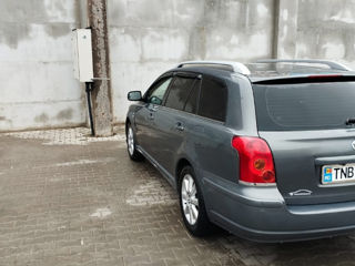 Toyota Avensis foto 4