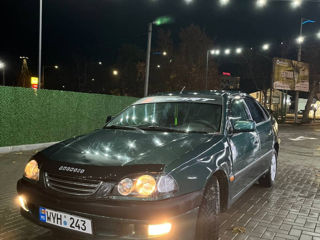 Toyota Avensis foto 2